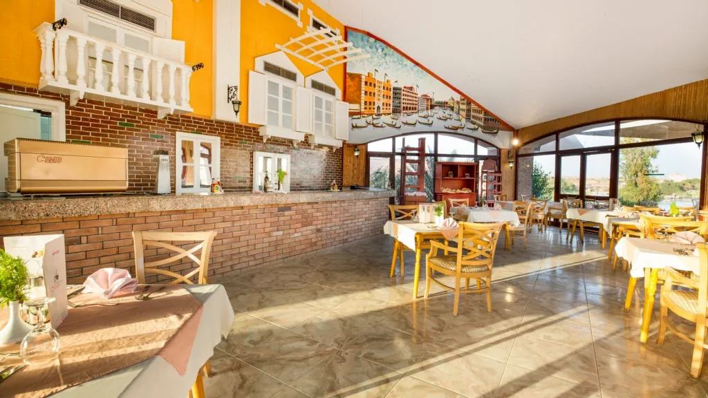 الفندق بيراميزا ايزيس ايلاند ريزورت - أسوان